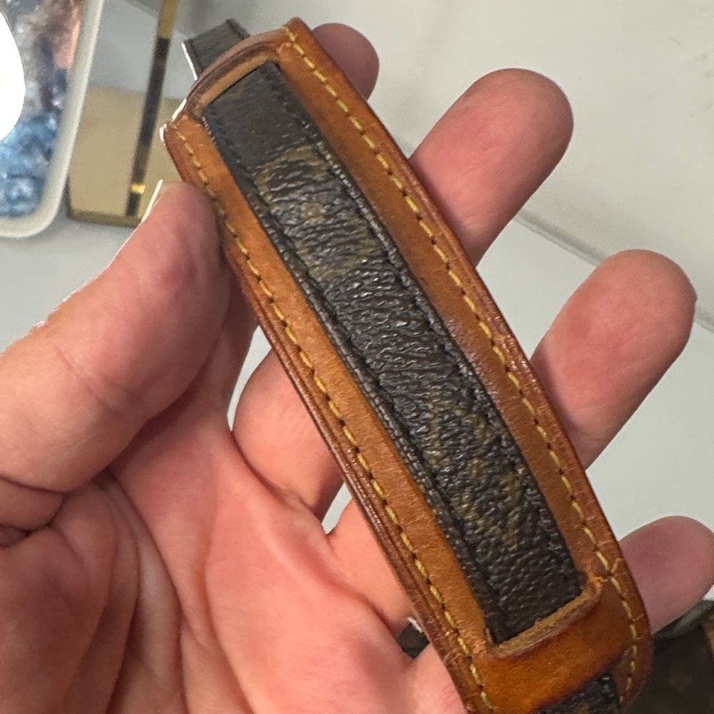 Louis Vuitton Pochette Marley Bandoulière – Monogram - tear near zipper & strap - Picture 7 of 15